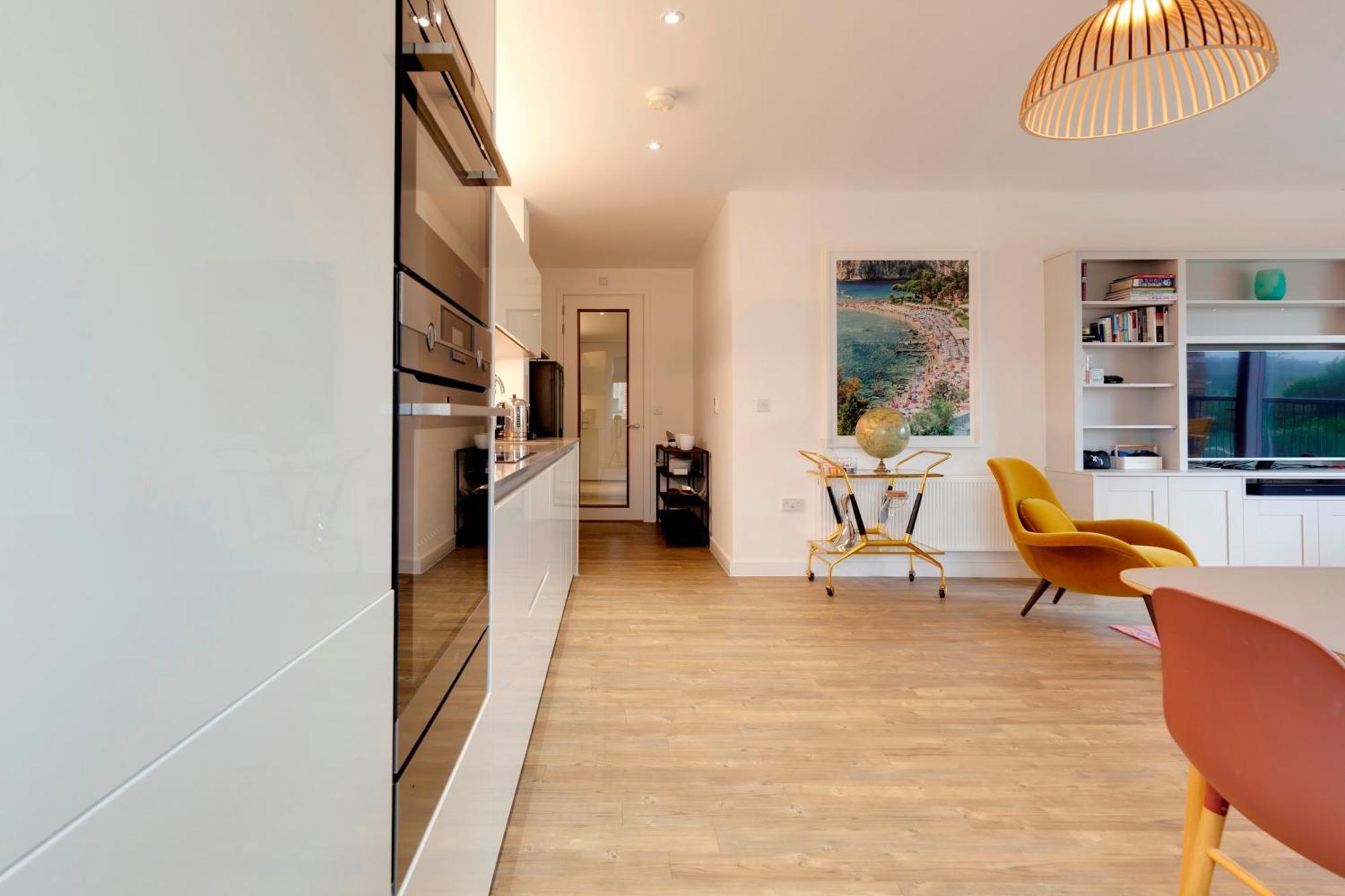 Pass The Keys Stunning And Spacious Modern Flat - Own Car Park Apartemen *