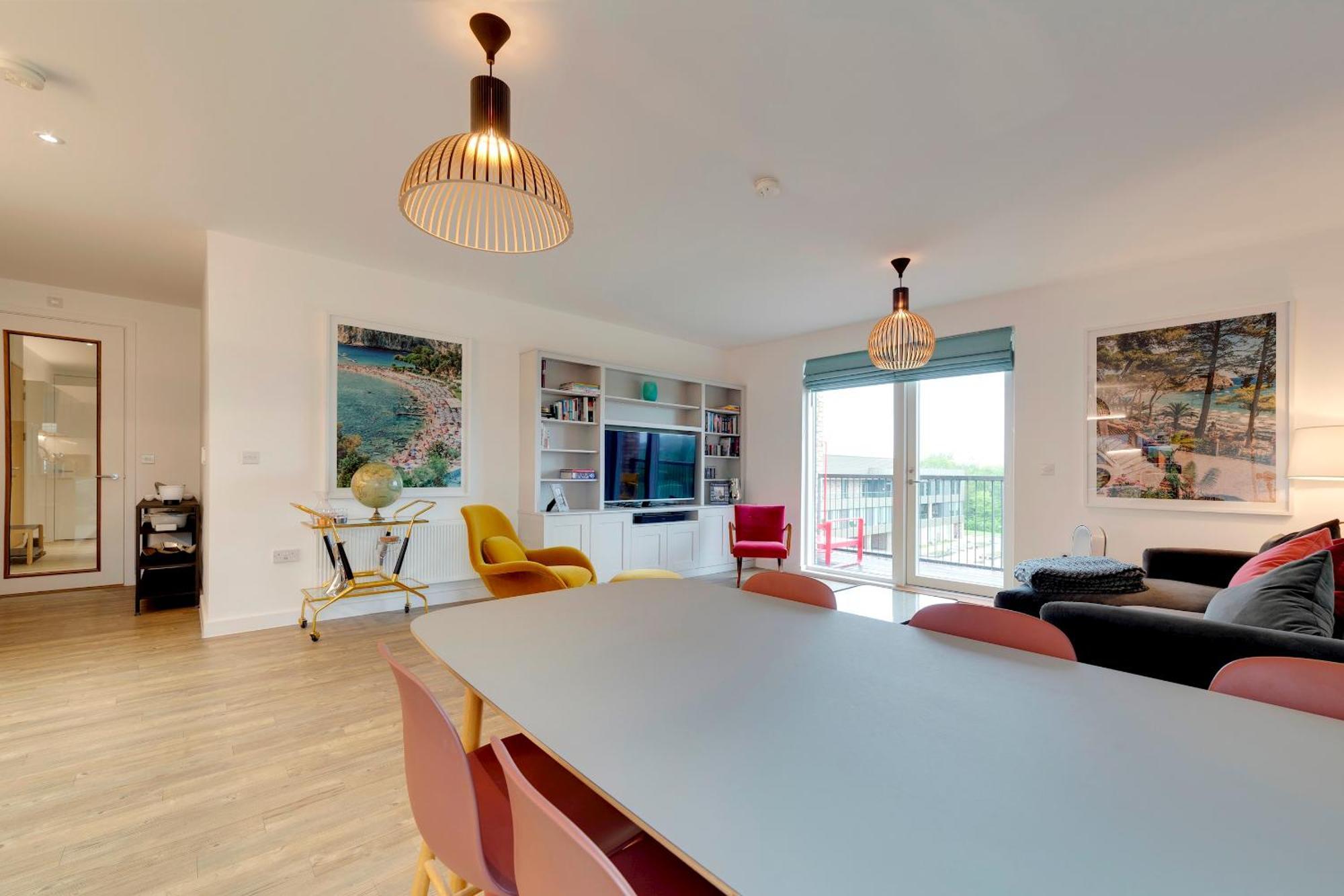 Pass The Keys Stunning And Spacious Modern Flat - Own Car Park Apartemen *